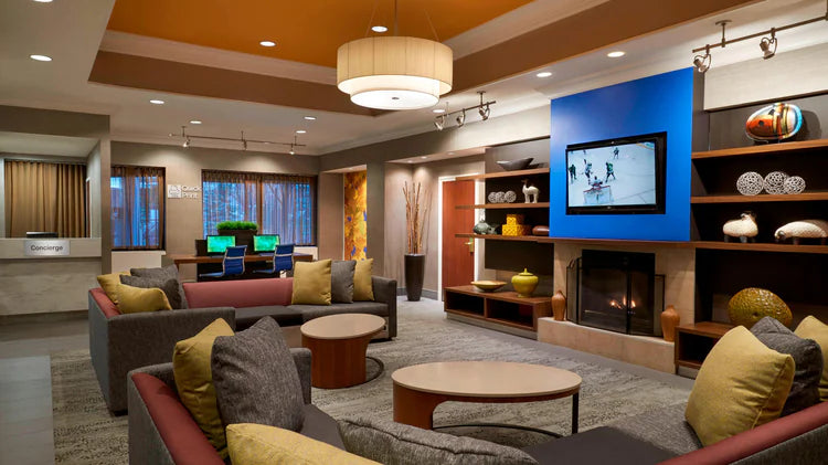 Lobby of Courtyard by Marriott Toronto, a comfortable and modern hotel near Dr. Babak Maleki’s clinic for out-of-town recovery stays